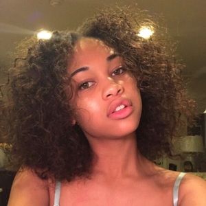 Meet your Posher, Ayana